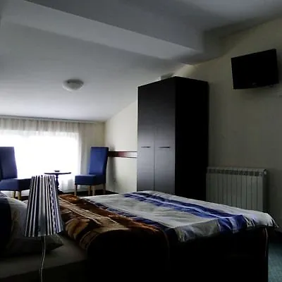 Happy Star Club Inn Belgrade