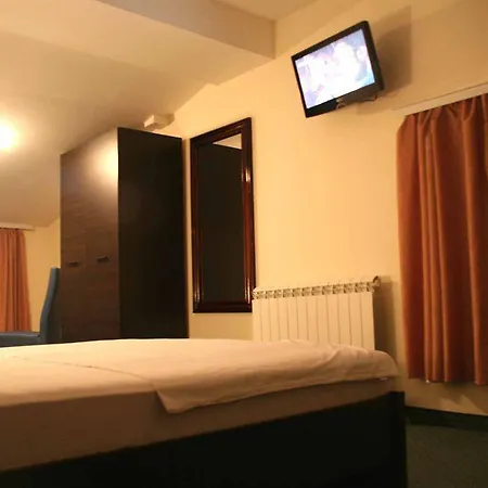 Happy Star Club Mini-hôtel 3*