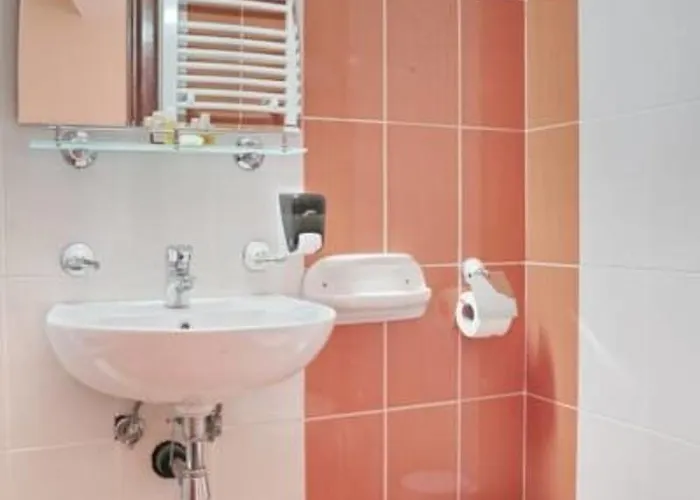 Happy Star Club Herberg 3*