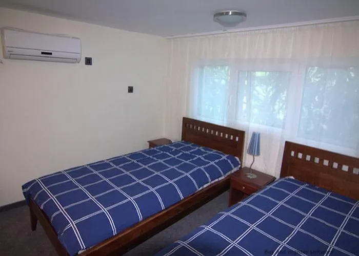 Herberg Happy Star Club Belgrado