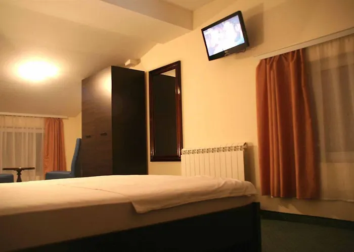 Happy Star Club Herberg 3*